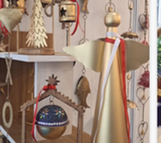 Handmade Christmas metal bells manufacturer — festive metal trees, ornaments and hanging bells